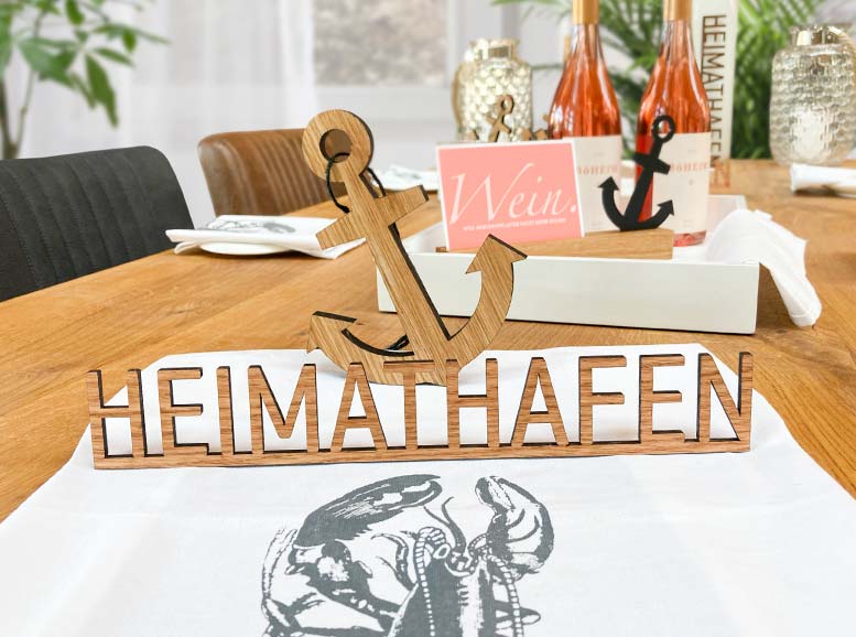 Handgefertigter Holz-Schriftzug "Heimathafen"