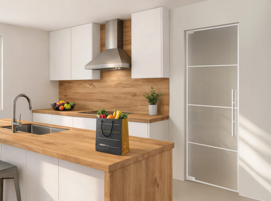 Glastür linesPlus in der Küche, satiniertes Glas, mit Quersprossen im digitaldruck in weiß, von Licht & Harmonie bei HolzLand Köster in Emmerke bei Hildesheim, Hannover, Alfeld, Peine